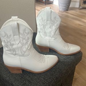 Women’s White Fashion Cowboy Boots